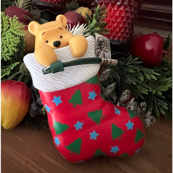 ❤️ Pooh Bear Peek a Boo Motion
Ornament - Picture 3 of 3
